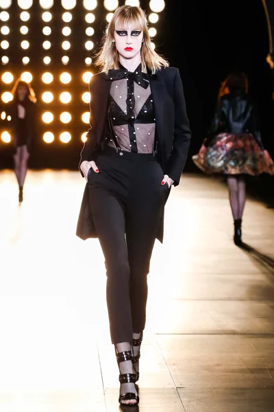Look 15